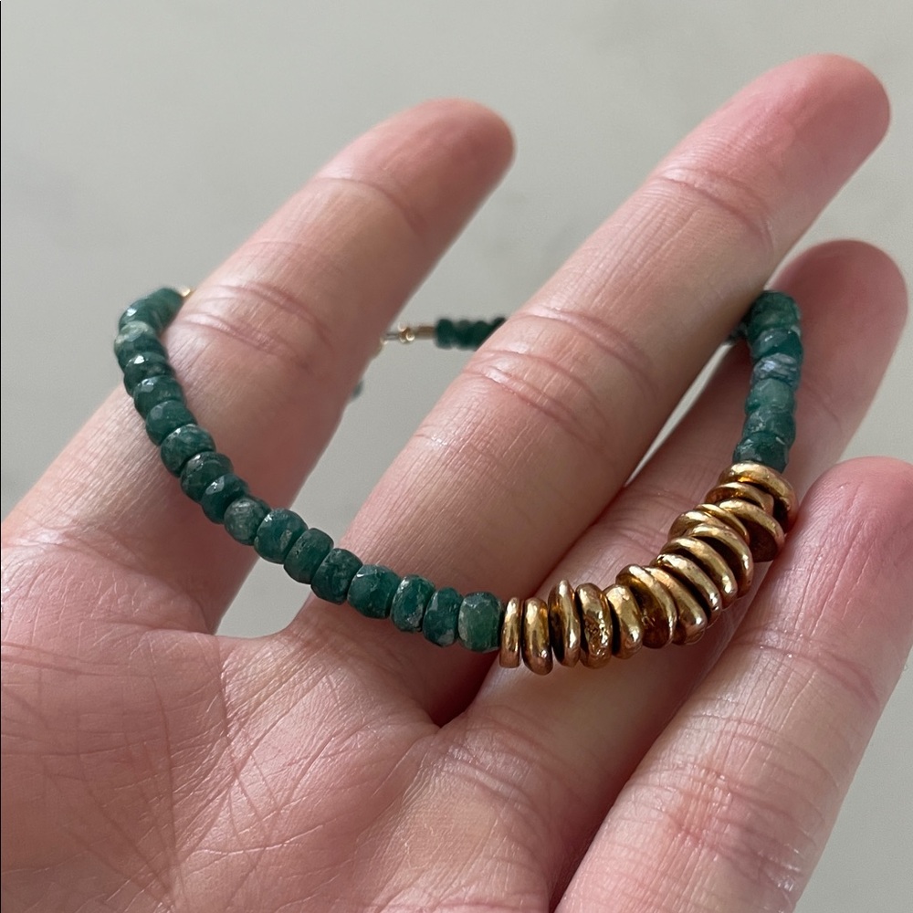 Raw Emerald Beaded Bracelet with Gold-Colored Accents - Picture 2 of 2